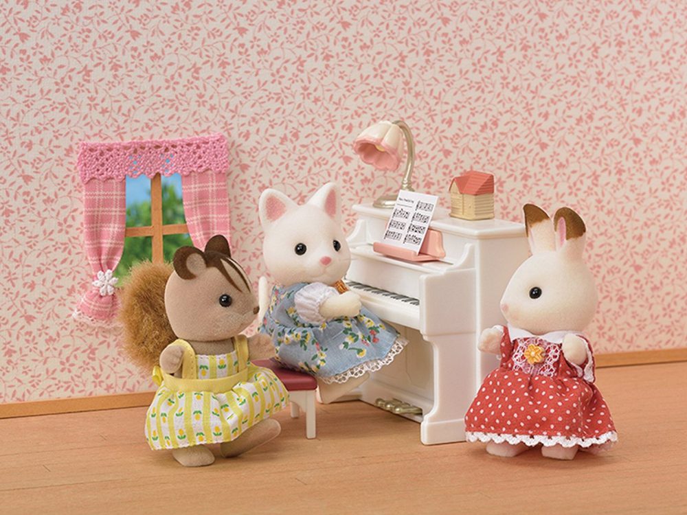 ⁦Sylvanian Families - משפחת סילבניאן - ערכת שולחן כתיבה ופסנתר⁩ – תמונה ⁦4⁩
