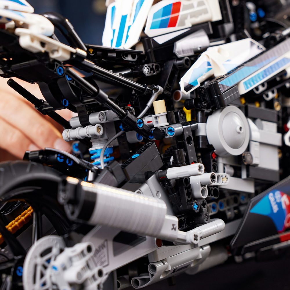 ⁦לגו טכני - אופנוע BMW M 100 RR⁩ – תמונה ⁦5⁩